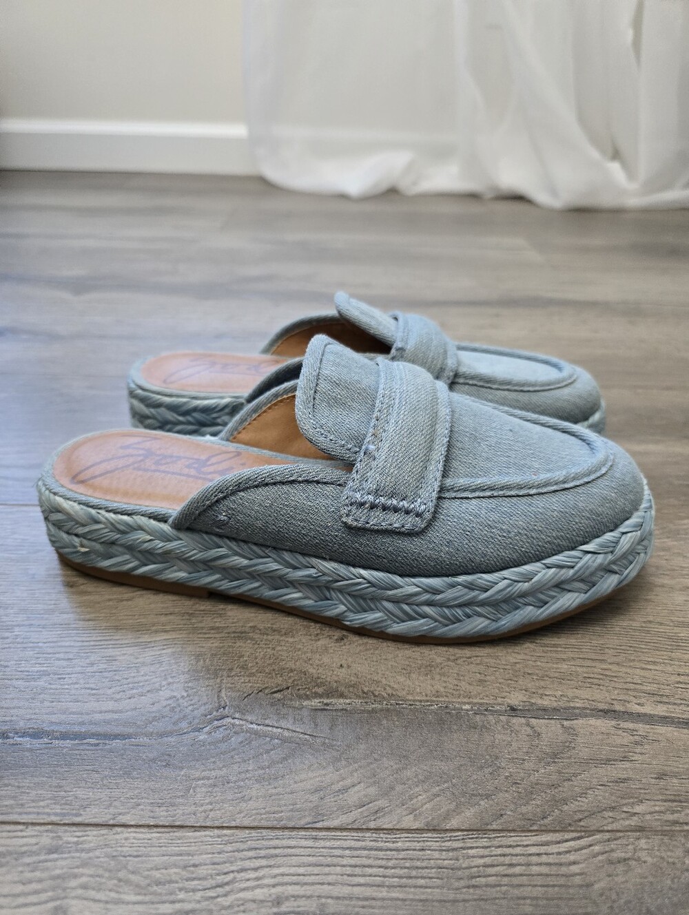 Zodiac Gizelle Platform Mule Flats Light Blue Denim Size 8